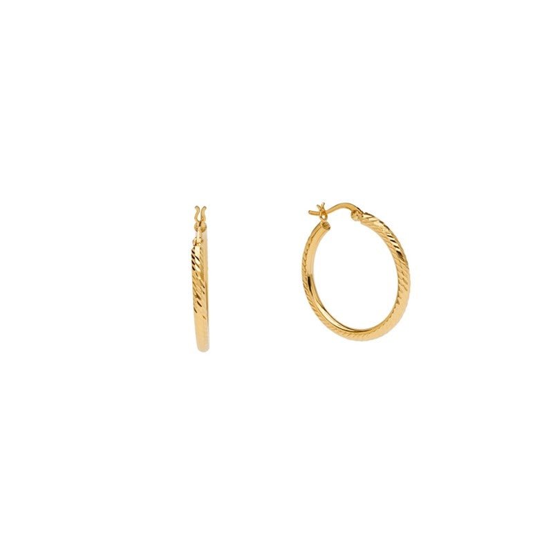 Mia medium hoops i 24 karat forgyldt messing fra Pico Copenhagen – mellemstore strukturerede øreringe.